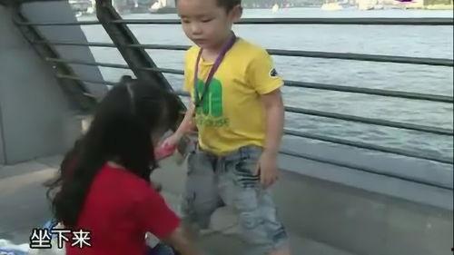 宝宝尿裤子视频